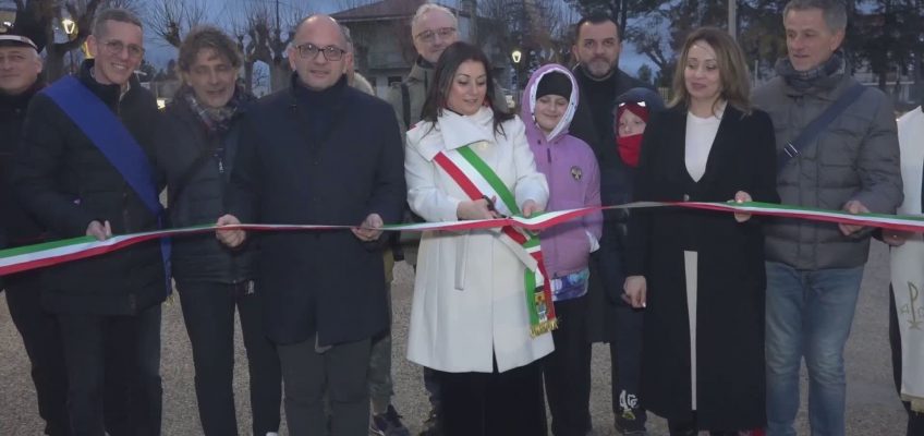 ORTEZZANO TAGLIA IL NASTRO DI PIAZZA DELLA LIBERTA’